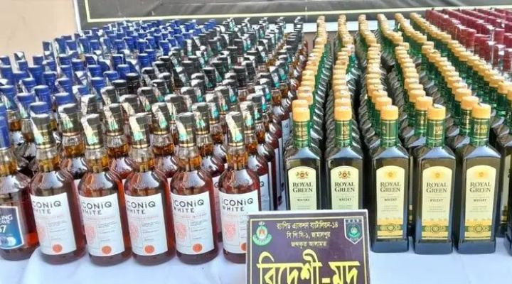 শেরপুরে ১৩০১ বোতল বিদেশি মদসহ তিন কারবারি আটক